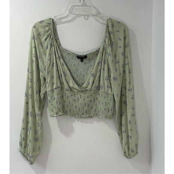 Kendall & Kylie Tops - Kendall & Kylie long sleeve light green floral crop top size Large. #32-1223